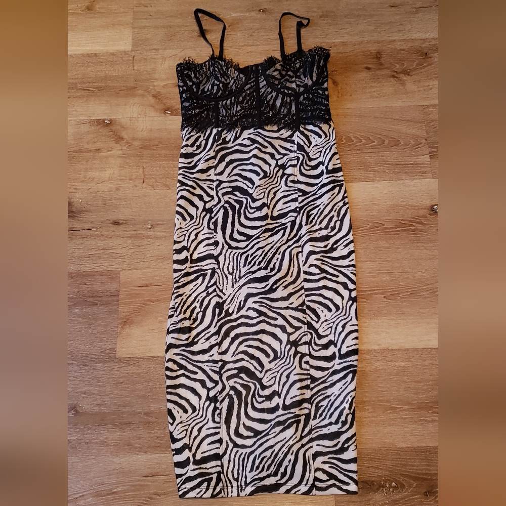 FOREVER 21 Zebra and lace bodycon dress with built in bodysuit sz M